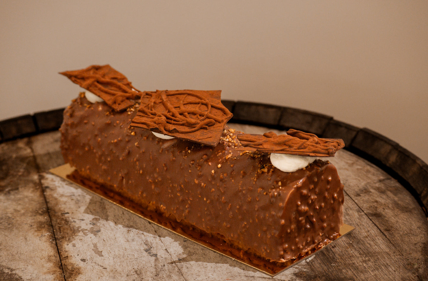 Bûche de Noẽl - Chocolat Pralinés Noisettes